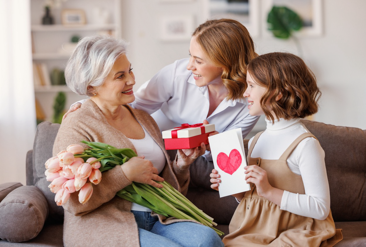 The Best Gifts for Celebrating Mothers in Senior Living